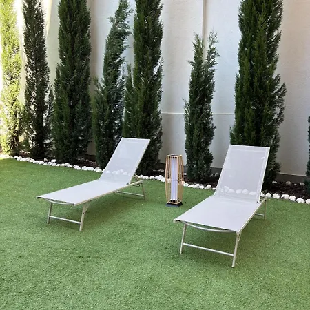 Con Parcheggio Privato In Proprieta E Giardino Esclusivo * Rome